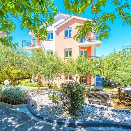 Mihaela Appartement *