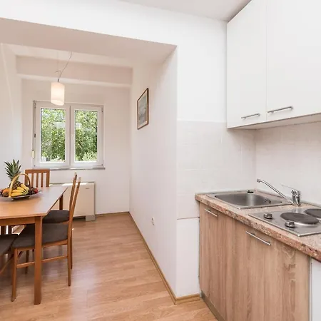 Mihaela Appartement *